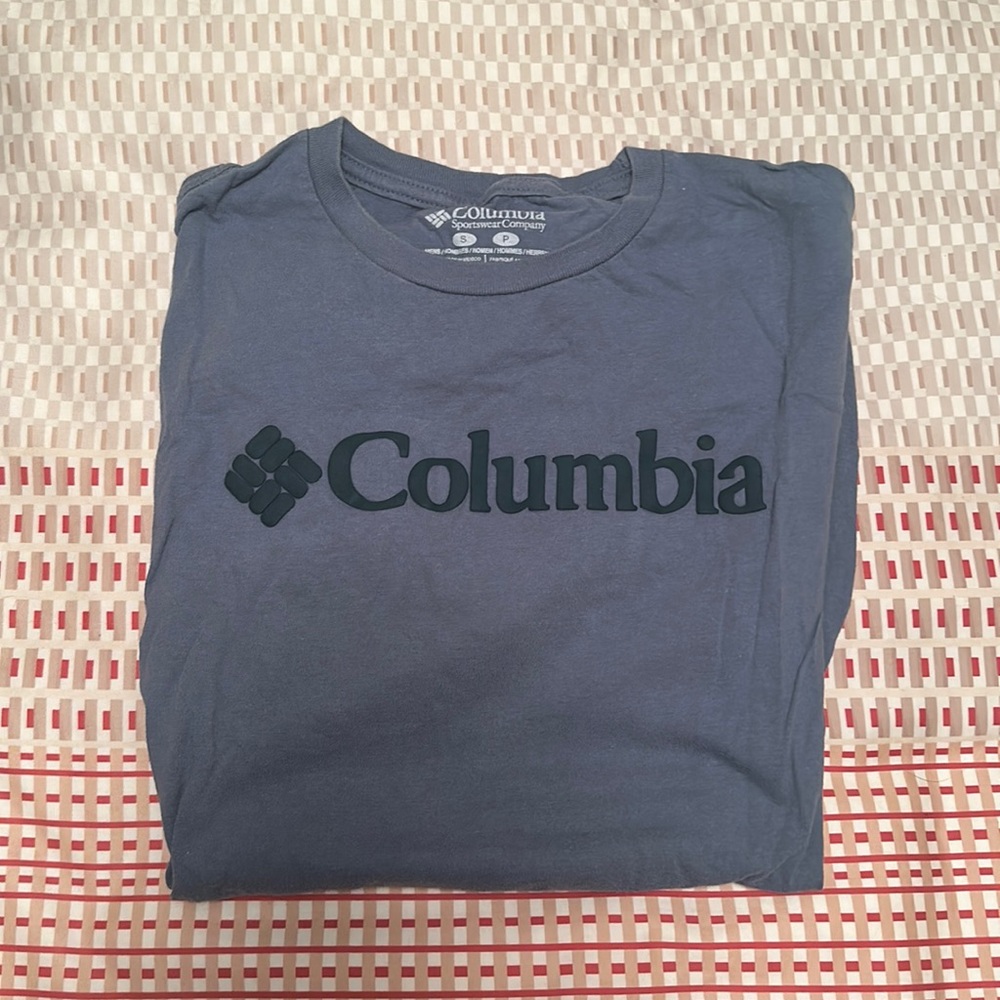 men’s size small columbia logo t-shirt